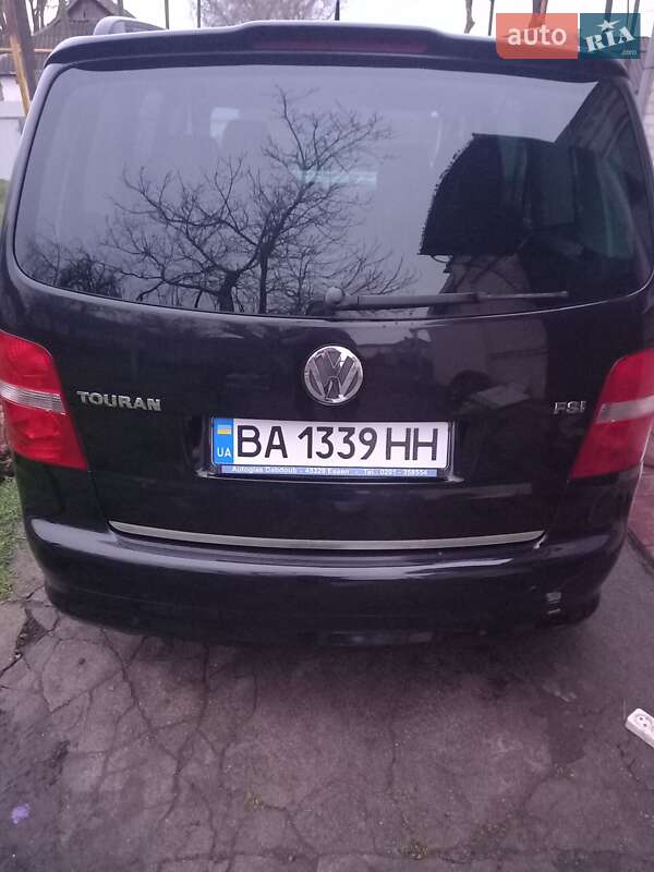 Минивэн Volkswagen Touran 2006 в Новгородке