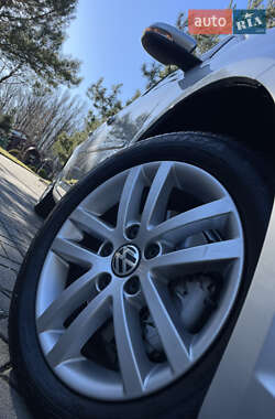 Минивэн Volkswagen Touran 2010 в 