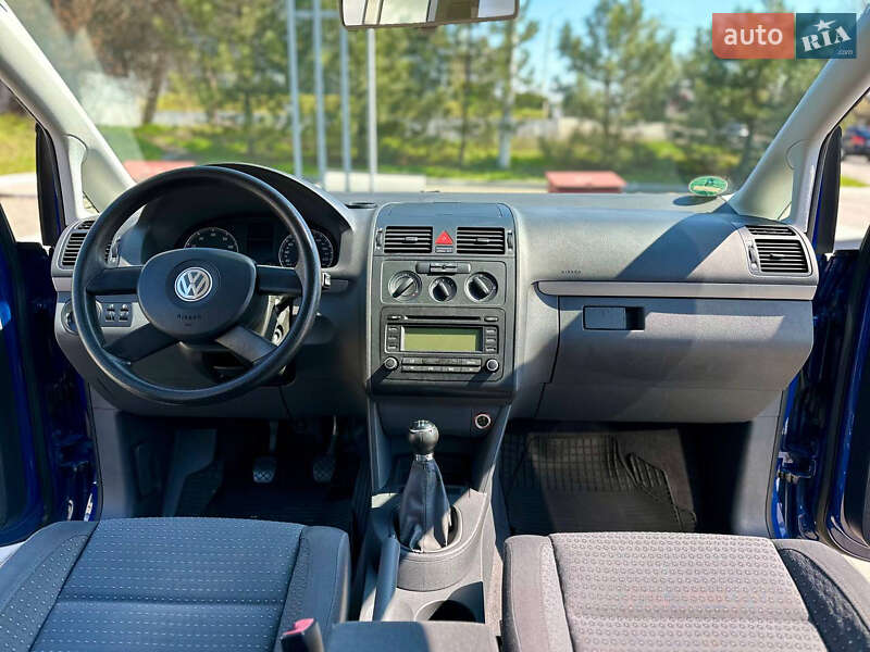 Минивэн Volkswagen Touran 2006 в Днепре