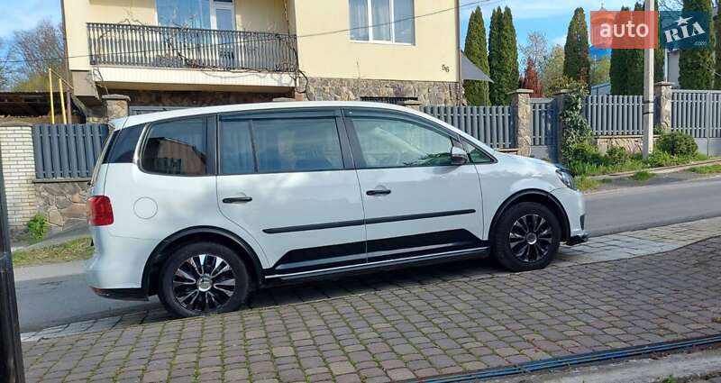 Мінівен Volkswagen Touran 2014 в Ужгороді