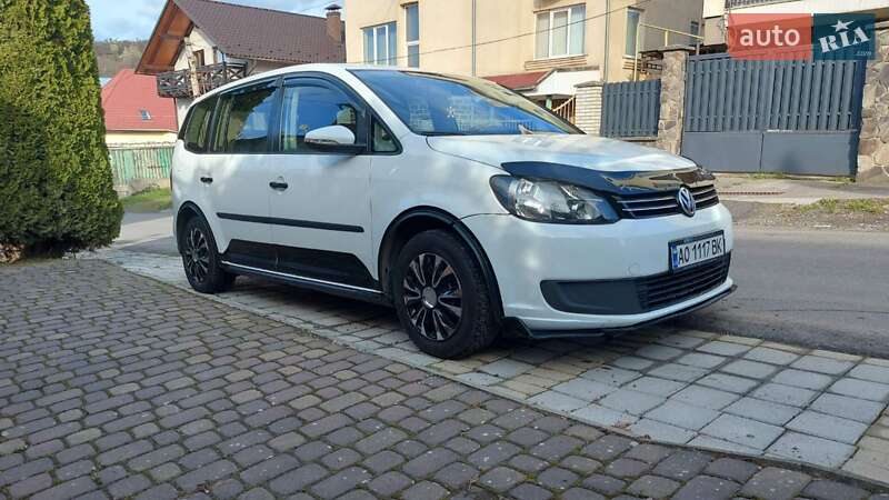 Мінівен Volkswagen Touran 2014 в Ужгороді
