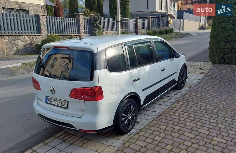 Мінівен Volkswagen Touran 2014 в Ужгороді
