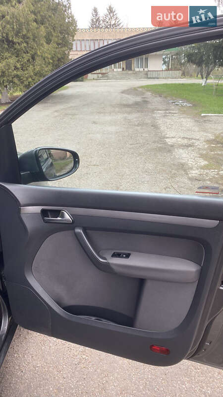 Минивэн Volkswagen Touran 2011 в Христиновке