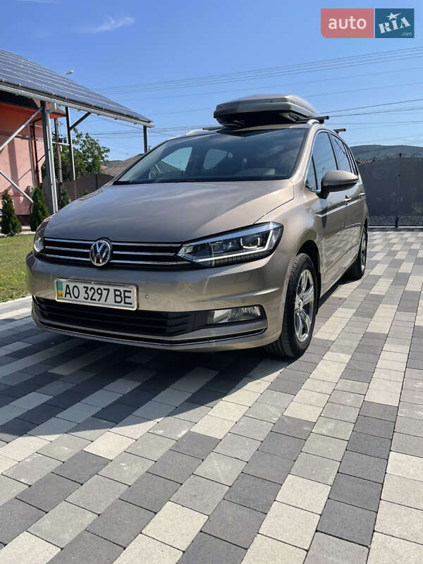 Микровэн Volkswagen Touran 2015 в Виноградове