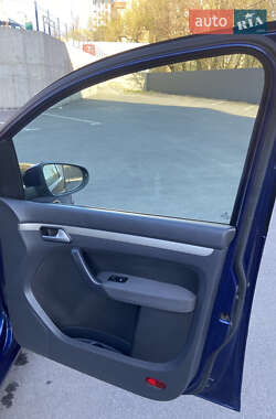 Минивэн Volkswagen Touran 2009 в 