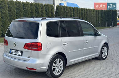 Мінівен Volkswagen Touran 2012 в 