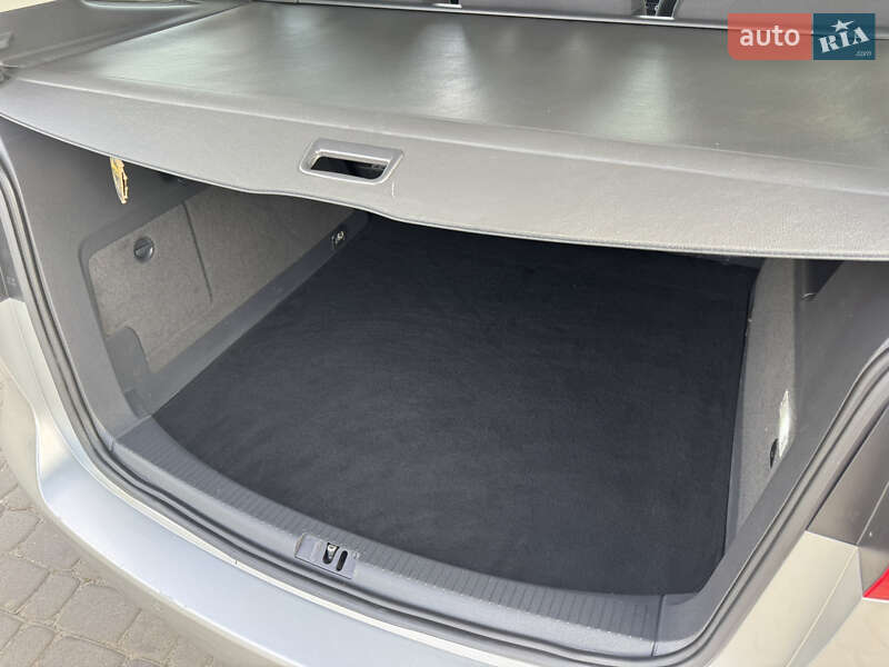 Минивэн Volkswagen Touran 2012 в Новой Ушице
