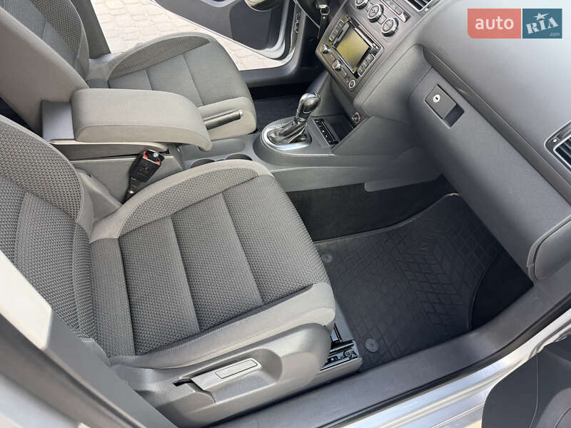 Минивэн Volkswagen Touran 2012 в Новой Ушице