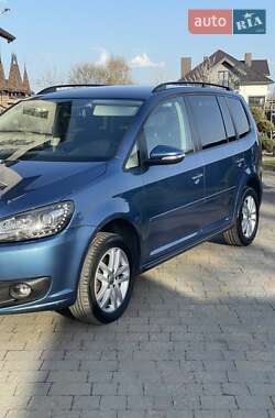 Мінівен Volkswagen Touran 2015 в 