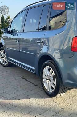 Мінівен Volkswagen Touran 2015 в 