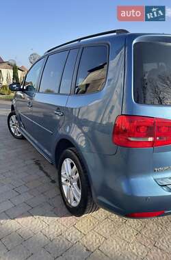 Мінівен Volkswagen Touran 2015 в 