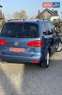 Мінівен Volkswagen Touran 2015 в 