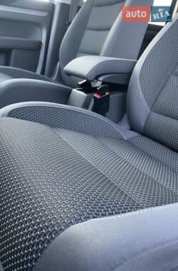 Мінівен Volkswagen Touran 2015 в 