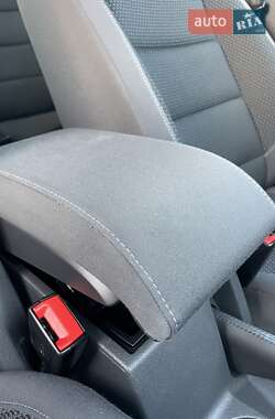 Мінівен Volkswagen Touran 2015 в 