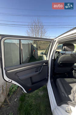 Минивэн Volkswagen Touran 2013 в 