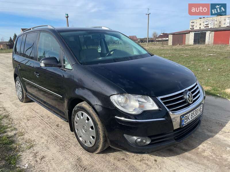Минивэн Volkswagen Touran 2008 в 