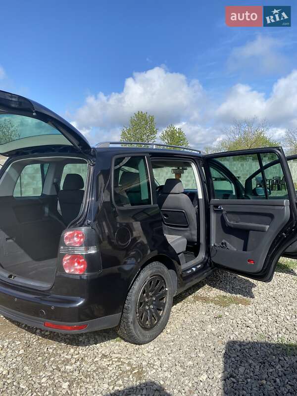 Минивэн Volkswagen Touran 2006 в Иршаве