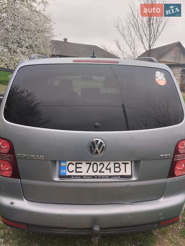 Мінівен Volkswagen Touran 2009 в Чернівцях