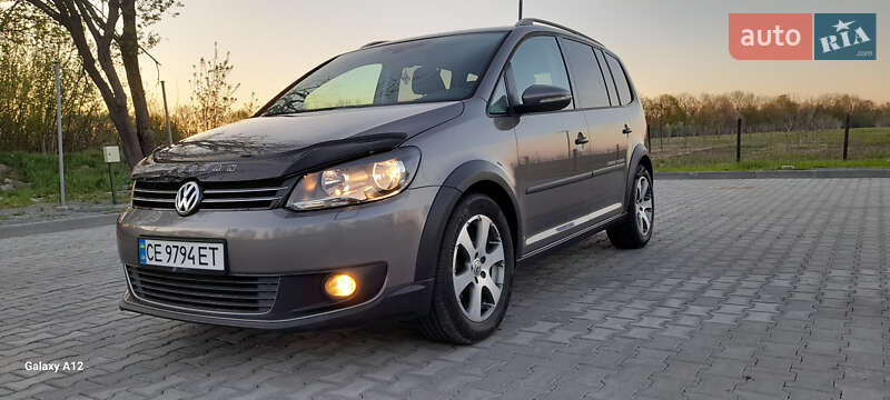 Минивэн Volkswagen Touran 2011 в Хотине