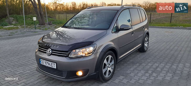 Минивэн Volkswagen Touran 2011 в Хотине