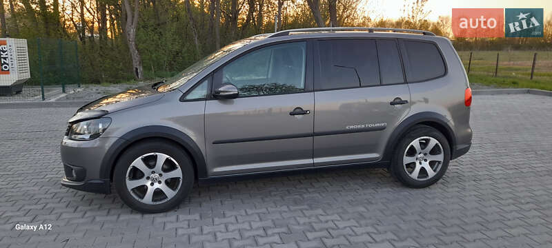 Минивэн Volkswagen Touran 2011 в Хотине