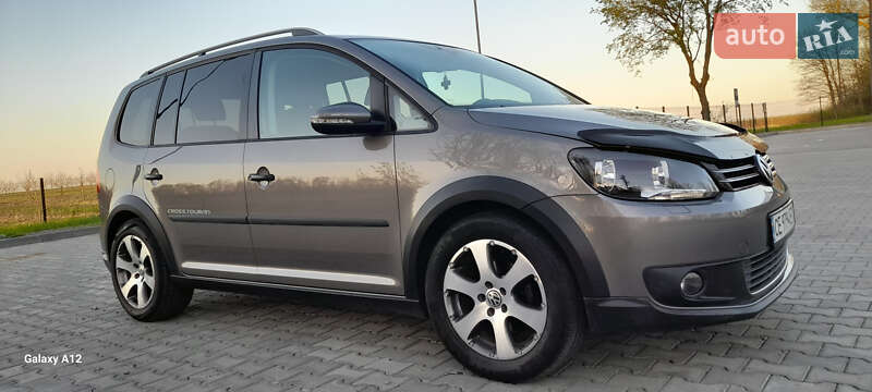 Минивэн Volkswagen Touran 2011 в Хотине