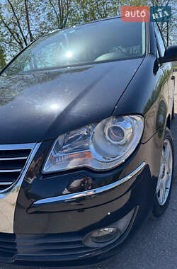 Мінівен Volkswagen Touran 2009 в 