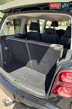 Мінівен Volkswagen Touran 2009 в 