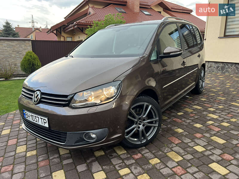 Мінівен Volkswagen Touran 2011 в 