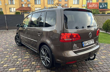 Мінівен Volkswagen Touran 2011 в 