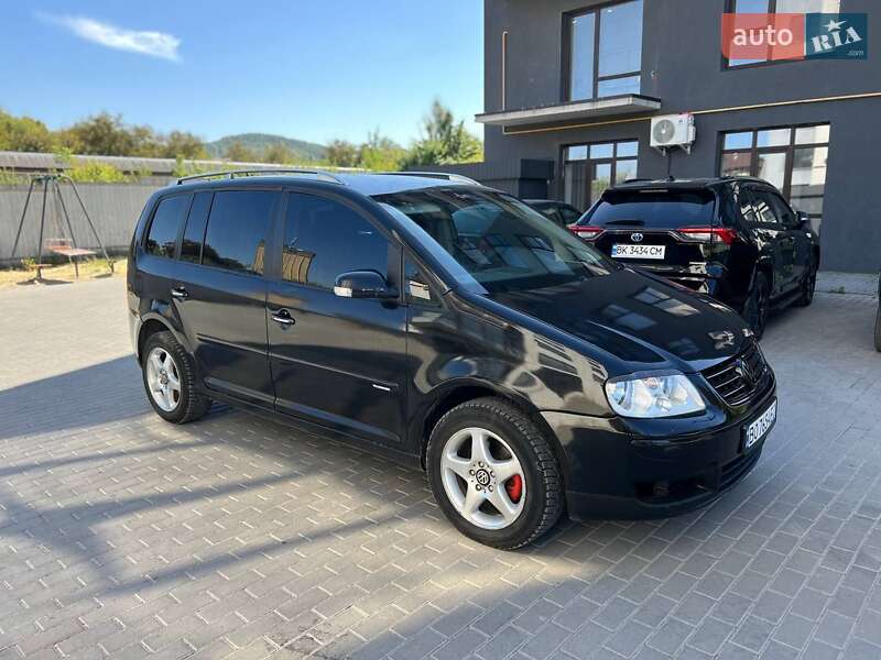 Мінівен Volkswagen Touran 2005 в Покровському