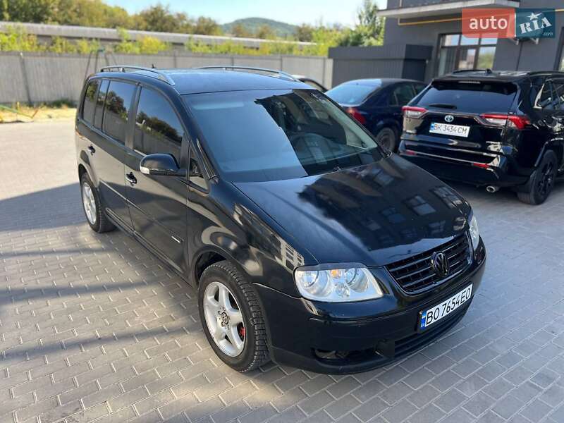 Мінівен Volkswagen Touran 2005 в 