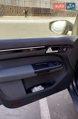 Минивэн Volkswagen Touran 2011 в 