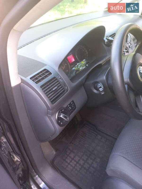 Мінівен Volkswagen Touran 2004 в Пустомитах