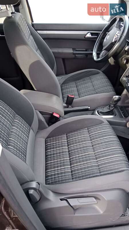 Мінівен Volkswagen Touran 2012 в Тячеві