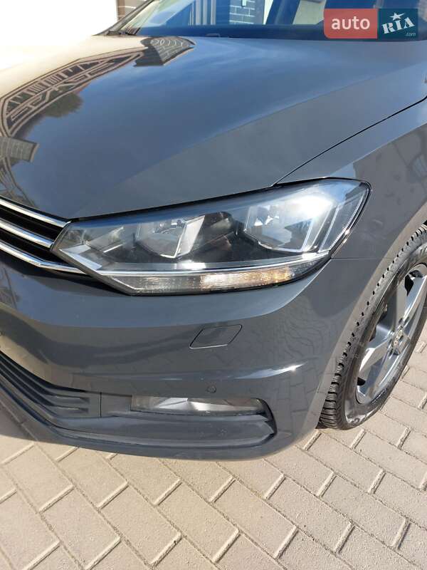 Микровэн Volkswagen Touran 2017 в Ужгороде