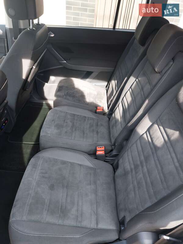 Микровэн Volkswagen Touran 2017 в Ужгороде