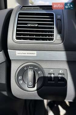 Мінівен Volkswagen Touran 2015 в 