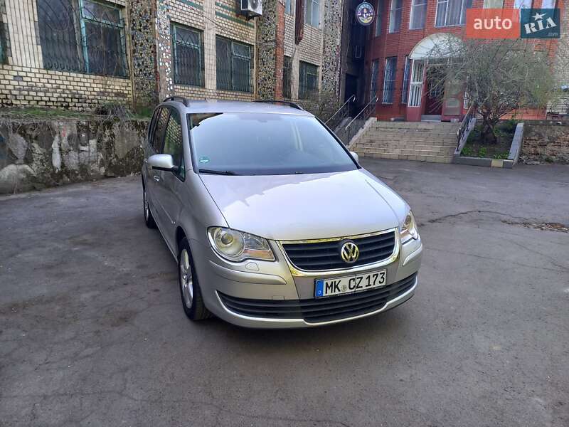 Минивэн Volkswagen Touran 2009 в Жмеринке