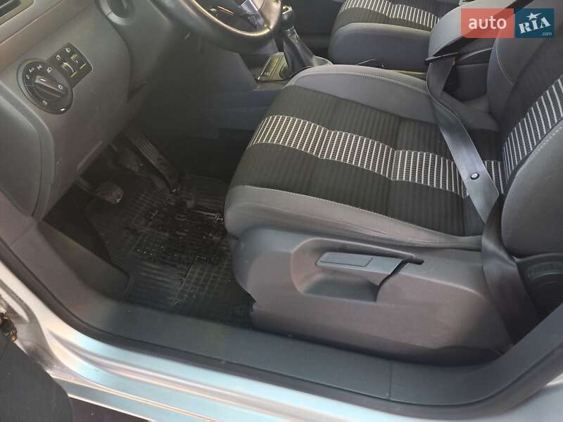Минивэн Volkswagen Touran 2009 в Жмеринке