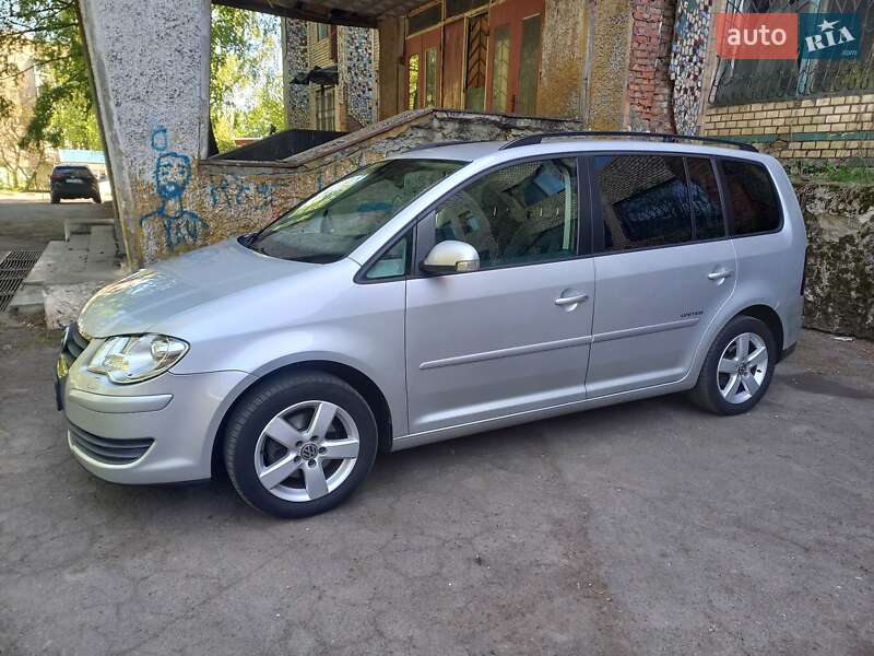 Минивэн Volkswagen Touran 2009 в Жмеринке