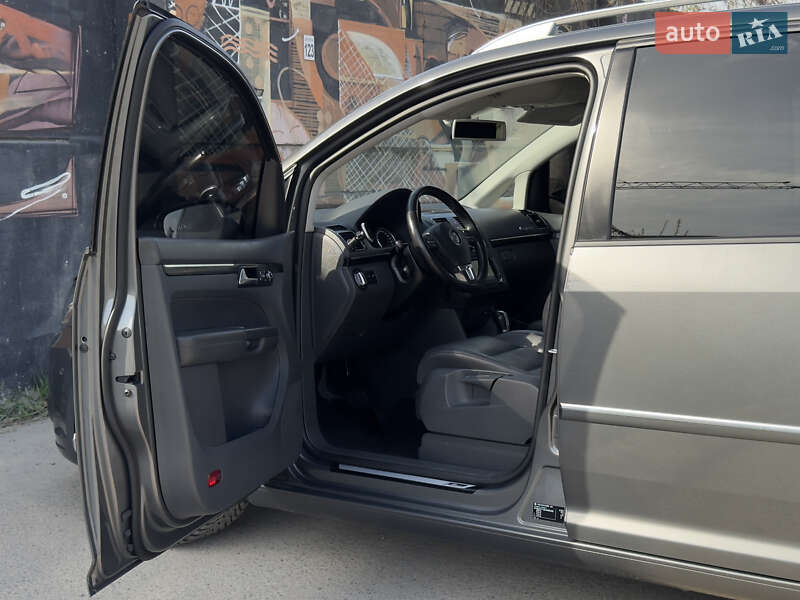 Минивэн Volkswagen Touran 2012 в Луцке