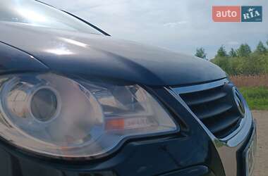 Минивэн Volkswagen Touran 2009 в 