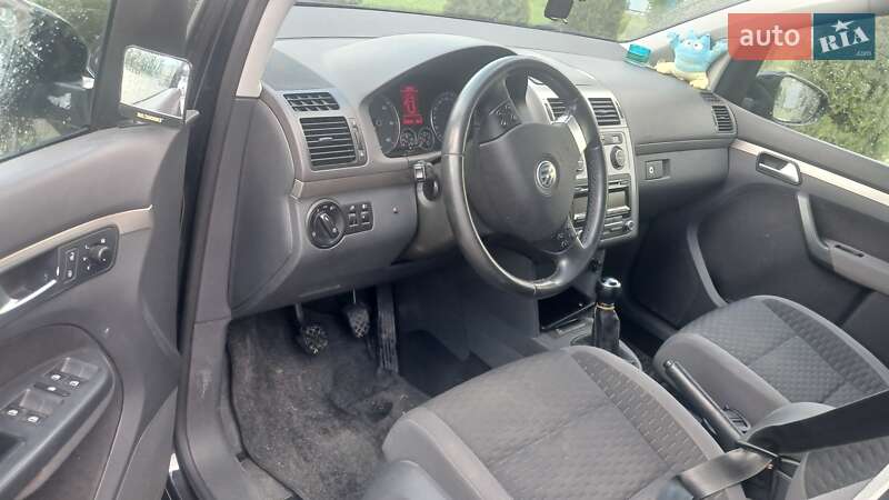 Минивэн Volkswagen Touran 2010 в Бучаче
