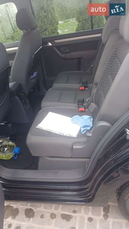 Минивэн Volkswagen Touran 2010 в Бучаче