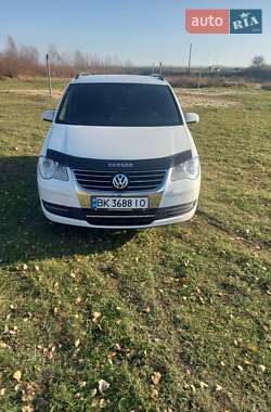 Минивэн Volkswagen Touran 2009 в Сарнах