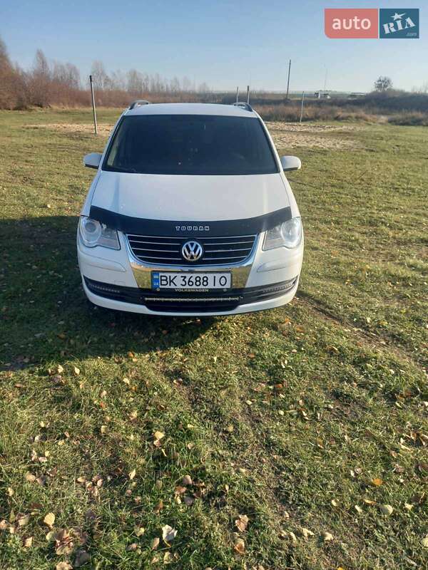 Минивэн Volkswagen Touran 2009 в 