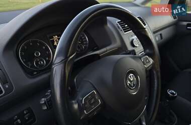 Минивэн Volkswagen Touran 2011 в 