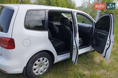 Мінівен Volkswagen Touran 2014 в 