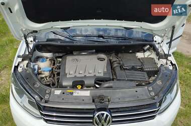 Мінівен Volkswagen Touran 2014 в 